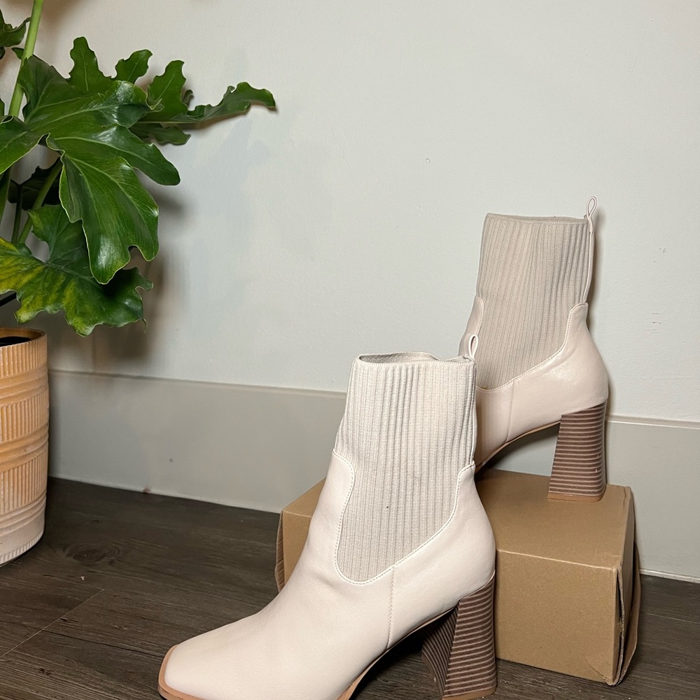White Lulus Boot - Picture 3 of 7